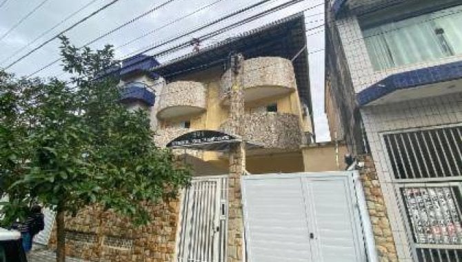 Casa em Condomínio com 3 quartos e 1 vaga de garagem