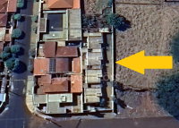 Espaçoso terreno com 4 casas unidas, cada uma de 80m² em 2028m² total