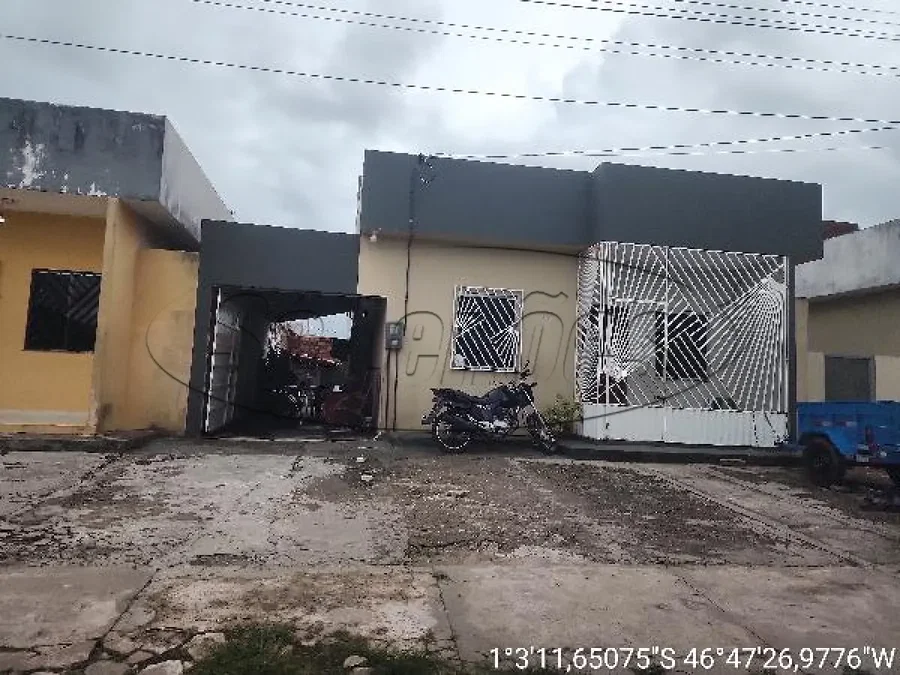 Casa com 2 quartos e 64m² de área privativa