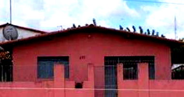 Casa padrão com 2 quartos, 1 banheiro, 1 vaga, 64m² construída, ocupada