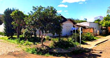 Prédio Residencial em Alvenaria com Terreno Amplo