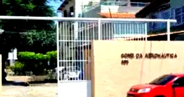 Casa Duplex com 186,5m² construída e 81m² de terreno, imóvel ocupado