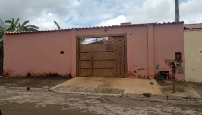 Casa Padrão com 4 Quartos e 2 Banheiros em Jardinópolis