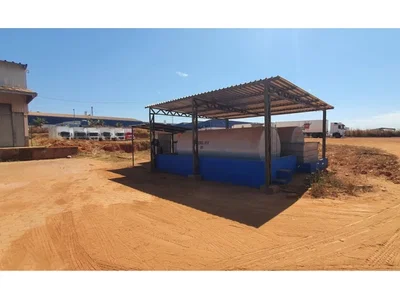 Galpão Industrial com Escritório e 13 Docas para Carga e Descarga