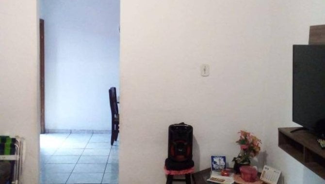 Casa com 3 quartos, 2 banheiros e 1 vaga de garagem