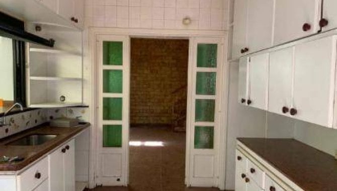 Casa com 3 quartos, 2 banheiros e 1 vaga de garagem