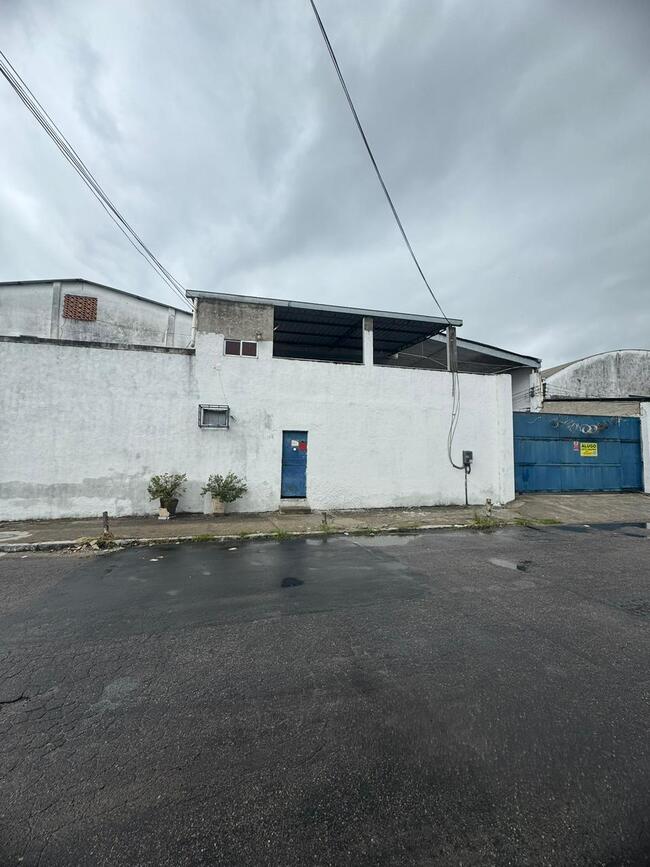 Galpão de 2 pavimentos com 1.500m²