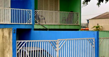 Imóvel com 4 residências na Rua Mariano Ravali, Londrina