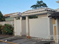 Casa ocupada com 99 m² de área construída