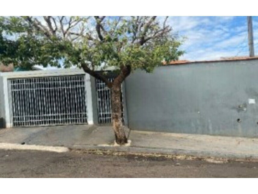 Casa com 2 quartos, 1 banheiro e 114,84m² construídos