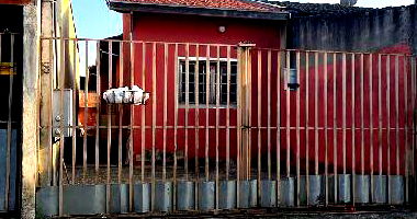 Casa com 2 Quartos e Área Privativa em Pindamonhangaba