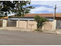Casa em leilão com 4 quartos e 2 banheiros