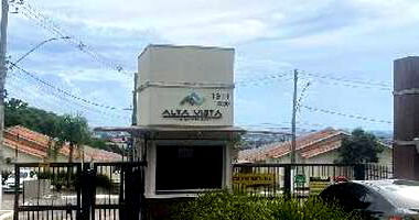 Casa com 2 quartos, 1 banheiro, 1 vaga e 66,76m² privativos
