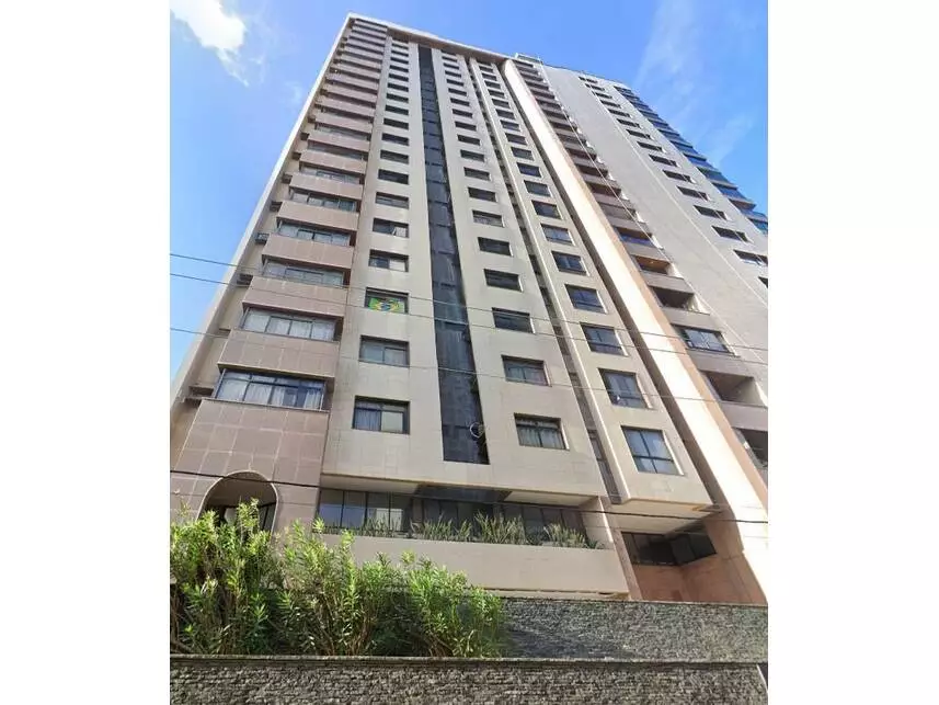 Apartamento Espaçoso com 4 Quartos e 4 Banheiros em Leilão