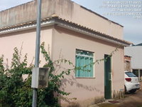 Casa com 2 quartos, 1 banheiro e área de serviço