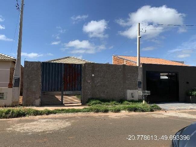 Casa com 2 quartos, 1 banheiro, vaga de garagem e 42,74m² construída