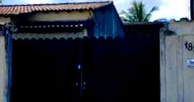 Casa padrão com varanda, 3 quartos, 2 banheiros, 1 vaga, 99m² construída, ocupada