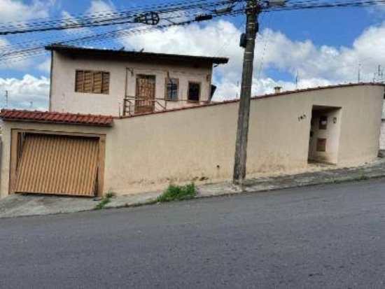 Casa em Poços de Caldas com 300m² de terreno