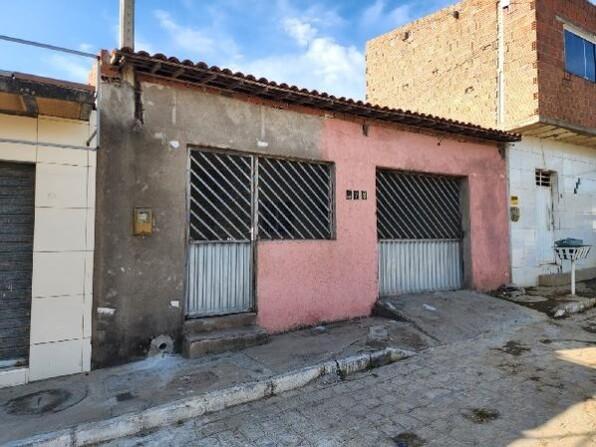 Casa com 2 quartos, 1 banheiro, 50m² área privativa e 1 vaga