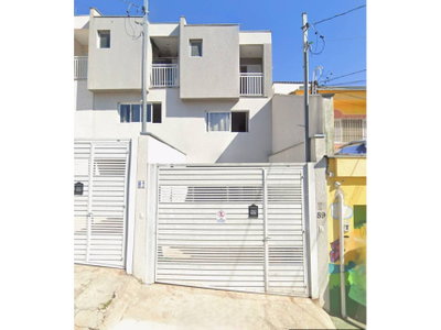Casa ocupada com 2 vagas e 112 m² construídos