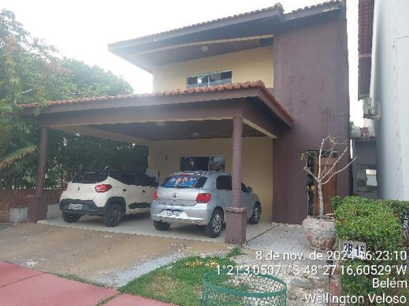 Casa com 2 quartos, 2 vagas e 180m² construída, desocupada