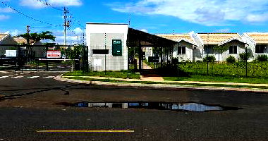 Casa com 2 Quartos e Garagem em Condomínio