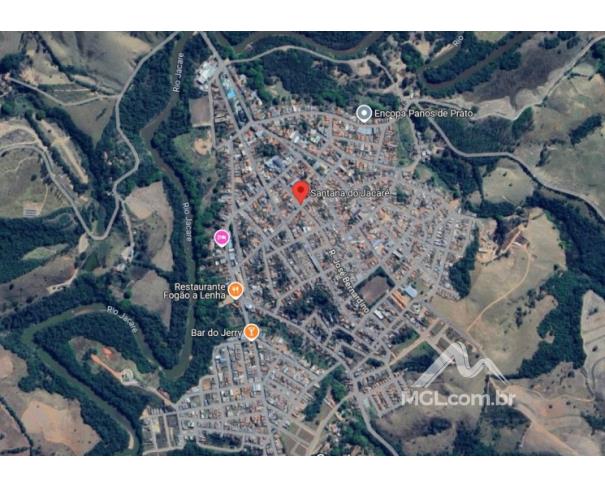 Casa com 2 cômodos e lote de 169,15m² no Centro