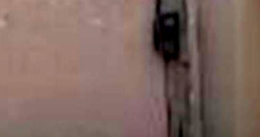 Casa padrão com 3 quartos, 2 banheiros, 1 sala e varanda, ocupada