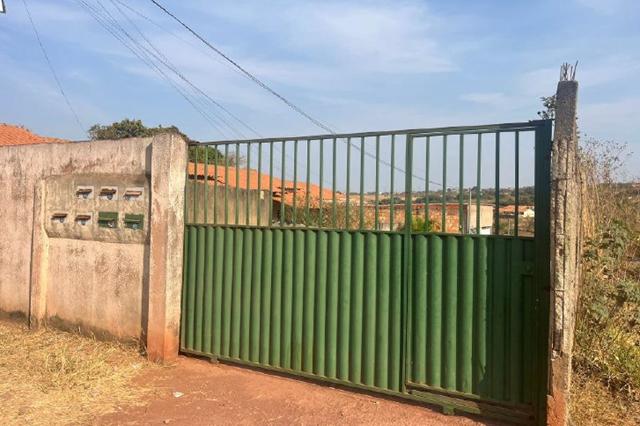 Casa com 3 quartos, 2 banheiros, 61.87m², ocupada