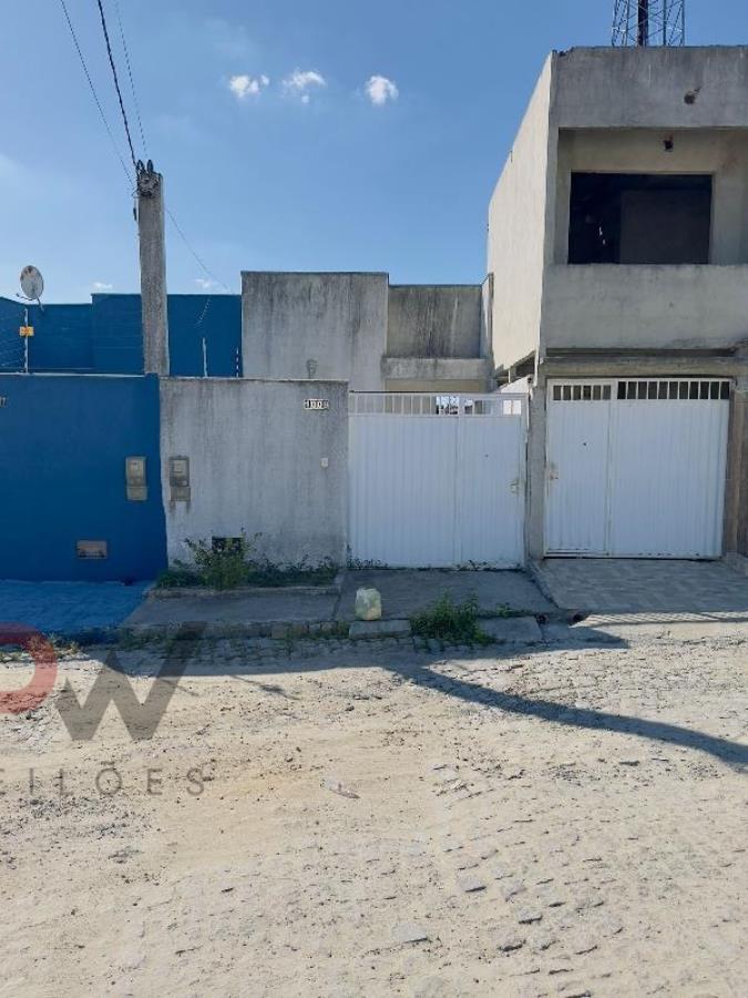 Casa em Feira de Santana com 2 quartos e 1 vaga