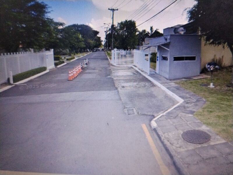 Terreno com casa 428m² em Curitiba - PR - 286m² construídos