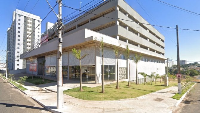 Galpão Comercial com Mezanino de 2.544 m² em Condomínio