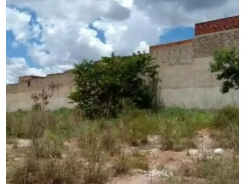 Terreno Amplo em Leilão - Centro