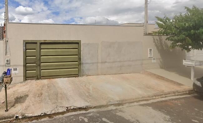 Casa com 2 quartos e 64m² construídos