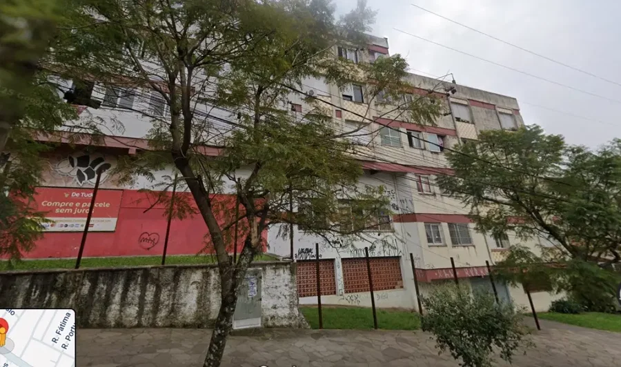 Prédio de Esquina com 25 Apartamentos e Loja