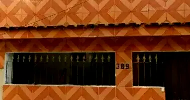 Casa com 174m² construída e 99,6m² de terreno, imóvel ocupado