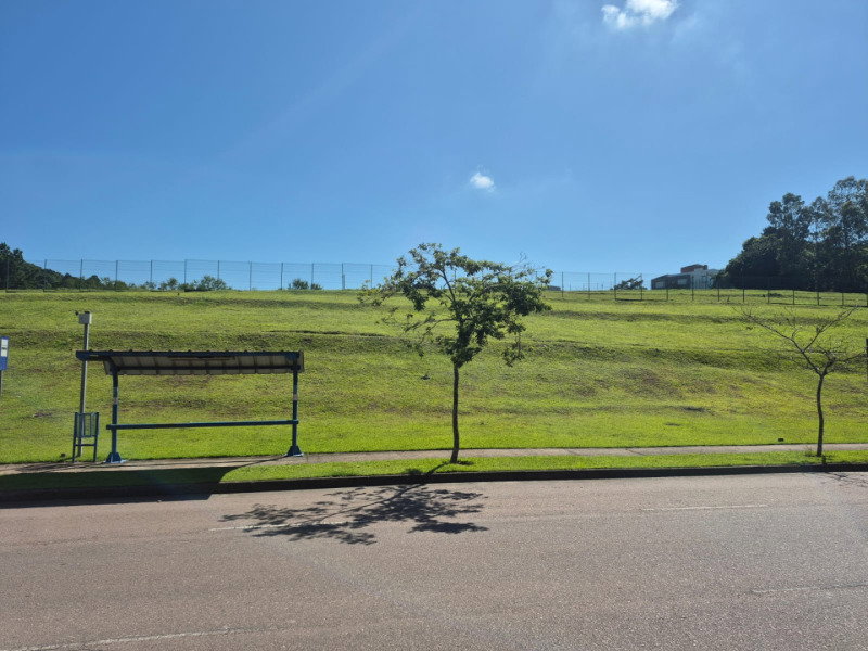 Terreno comercial de 899,95m² em condomínio fechado