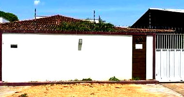 Casa com 1 vaga de garagem, 600m² de terreno e 265m² construída