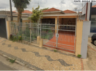 Casa com 3 quartos, sala, edícula e terreno de 228m²
