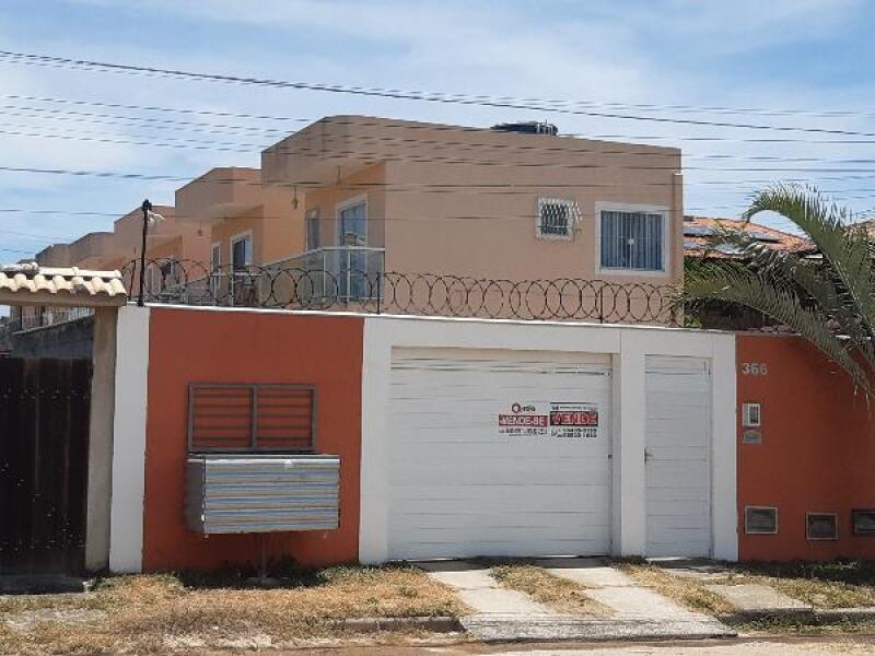 Casa com 2 Quartos e 2 Banheiros em Condomínio
