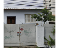 Casa com 1 dormitório, cozinha e 1 vaga de garagem