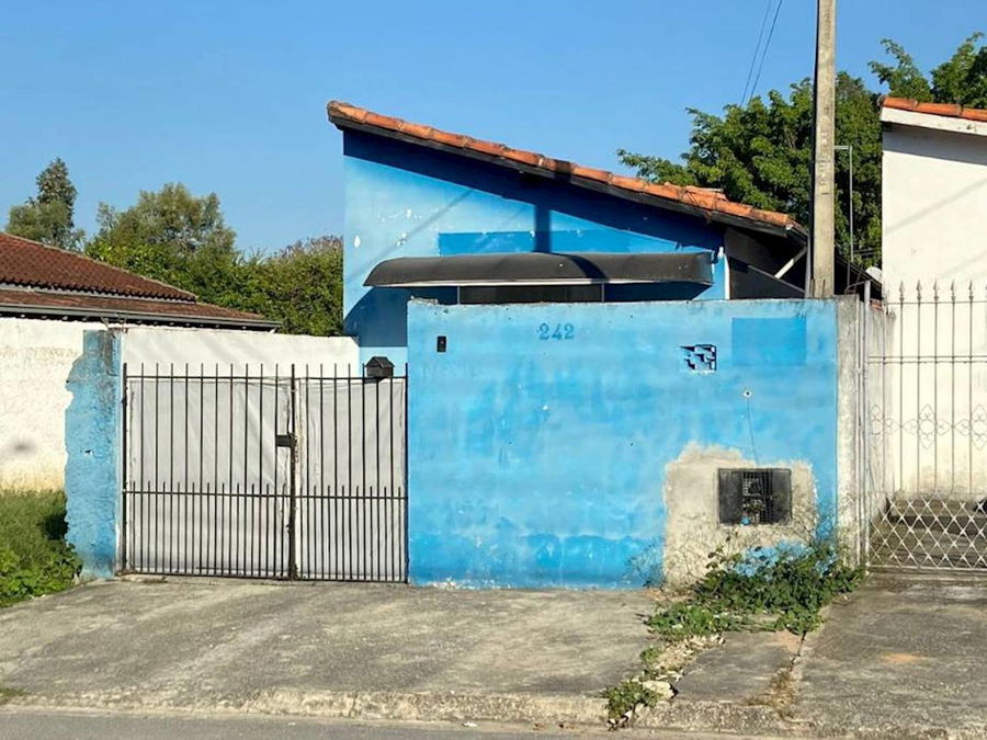 Casa padrão com 2 quartos, 1 banheiro, 1 vaga, 71,2m² construída, ocupada