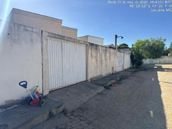 Casa com 2 Quartos e 2 Banheiros em Januária