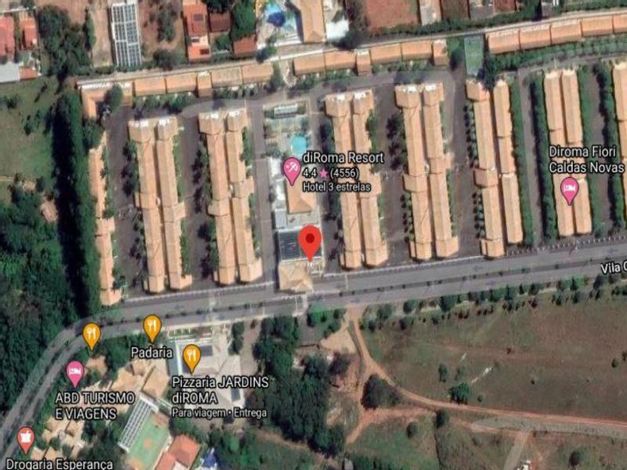 Casa com 2 quartos, 3 banheiros e 3 vagas de garagem