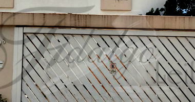 Terreno com 119,3m² em esquina, desocupado, ideal para construção