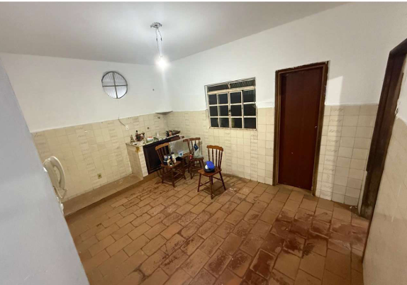 Casa 5 quartos, 200m², 2 cozinhas, 2 garagens - Jd. Corcetti
