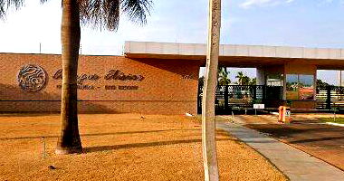 Terreno amplo de 302,87m² sem edificação, ideal para construção