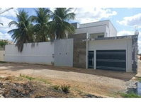Casa Ocupada com 537m² de Área Construída