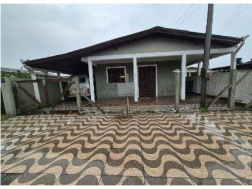 Casa espaçosa com 196,95m² no Centro de Mostardas/RS