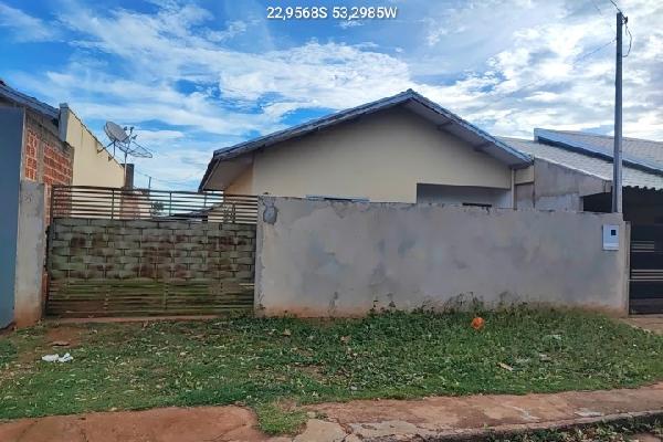 Casa com 2 Quartos e Área Privativa em Santa Cruz de Monte Castelo